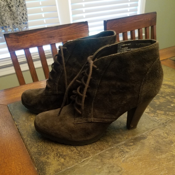 White Mountain Booties - Picture 2 of 3